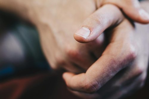 Krótka i szeroka płytka paznokcia – jak dbać o estetykę i zdrowie Twoich paznokci