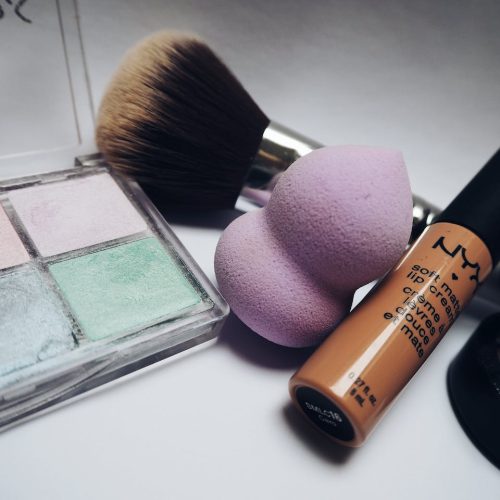 Revlon ColorStay odcienie żółte: tajemnica doskonałego makijażu
